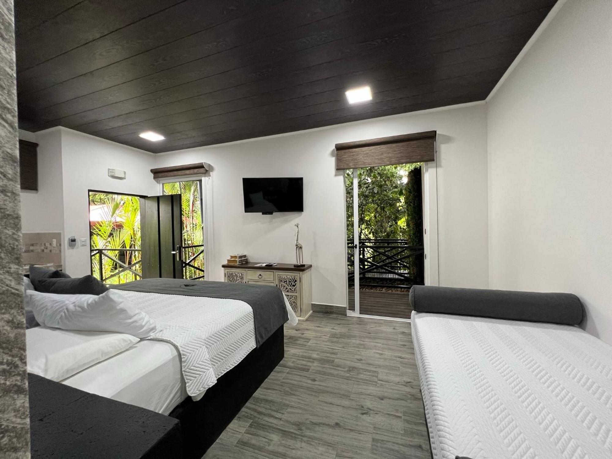 Hotel Boutique Casa Del Rio La Fortuna Bagian luar foto