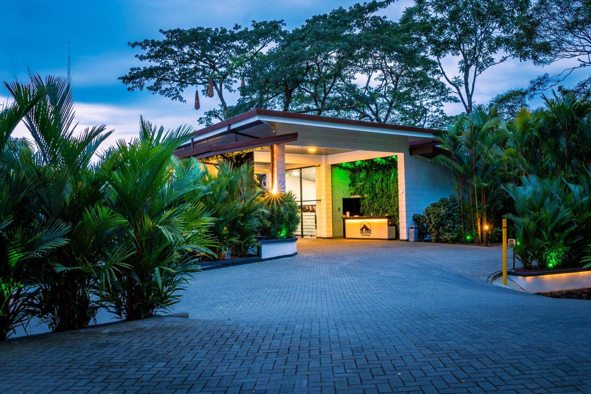Hotel Boutique Casa Del Rio La Fortuna Bagian luar foto